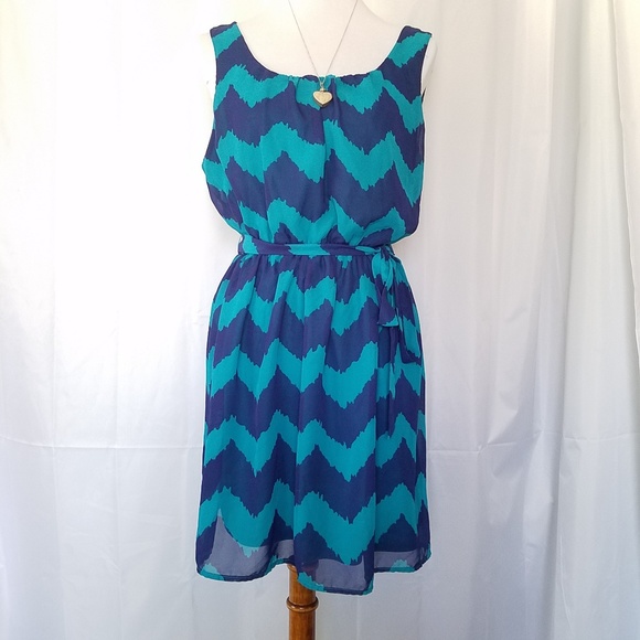Lily Rose Dresses & Skirts - Turquoise Blue Chevron Print Scoop Neck Sheath